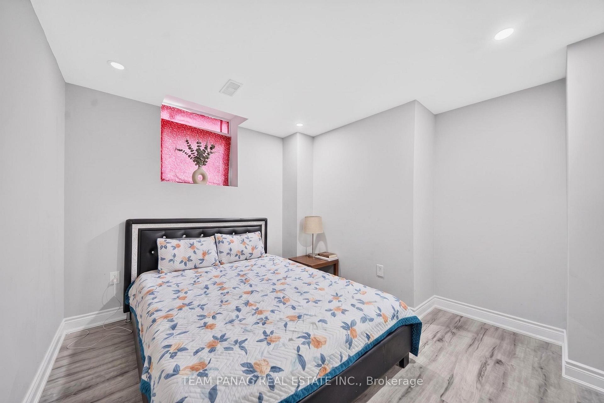 Photo 36 of 11 Belleville Drive, Brampton, Vales of Castlemore North — HOMEH