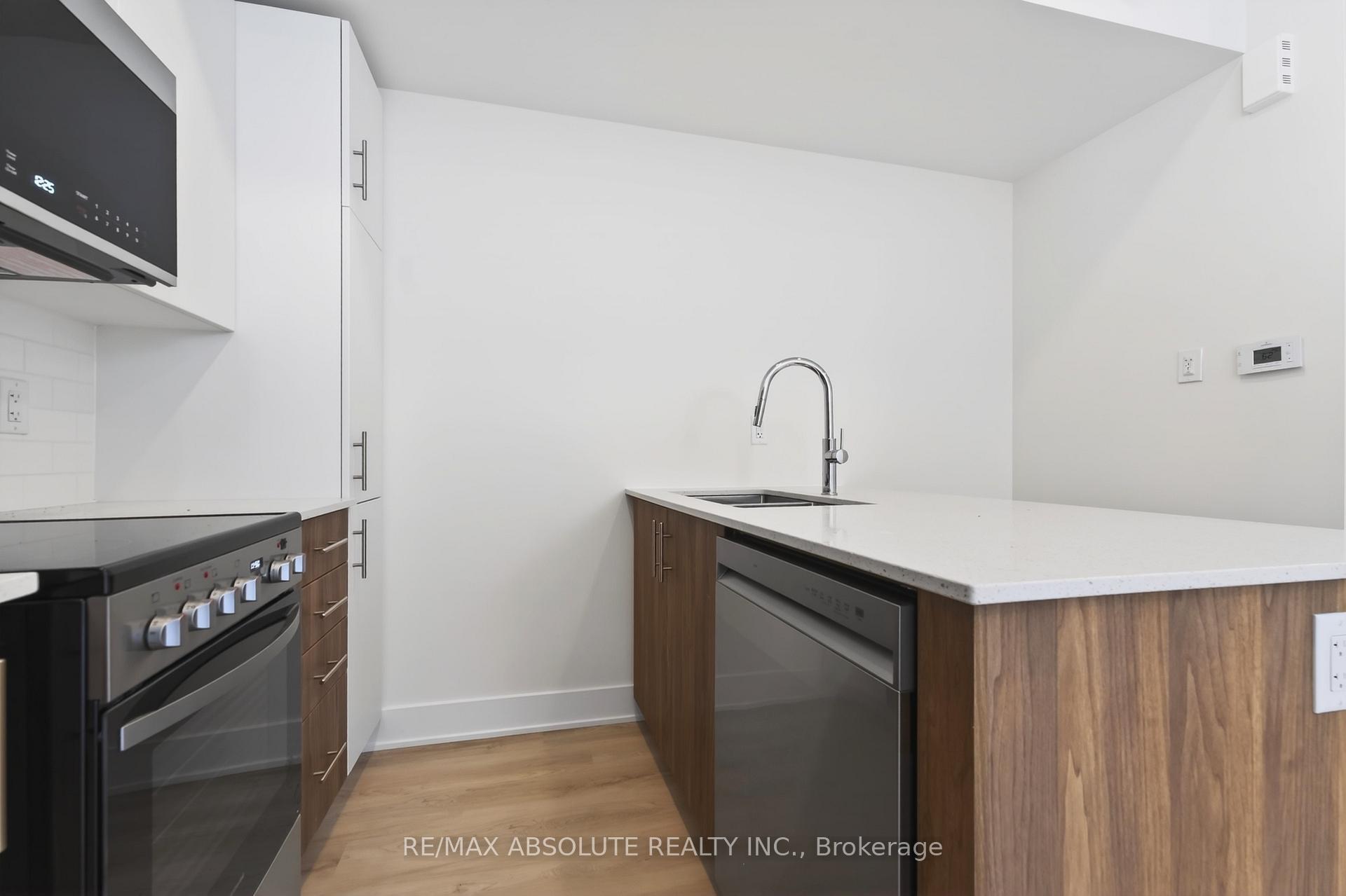 Photo 4 of Unit B, 183 Columbus Avenue, Ottawa, Overbrook/Castle Heights — HOMEH