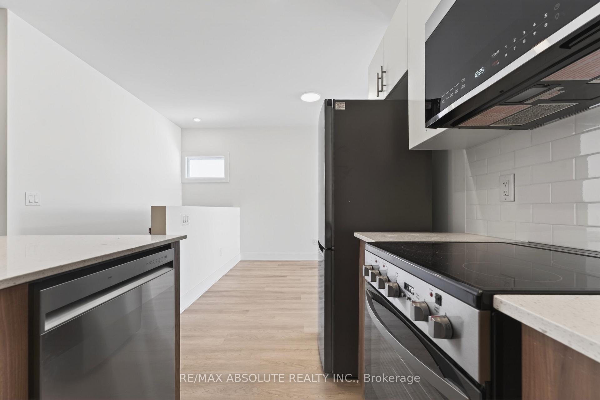 Photo 5 of Unit B, 183 Columbus Avenue, Ottawa, Overbrook/Castle Heights — HOMEH