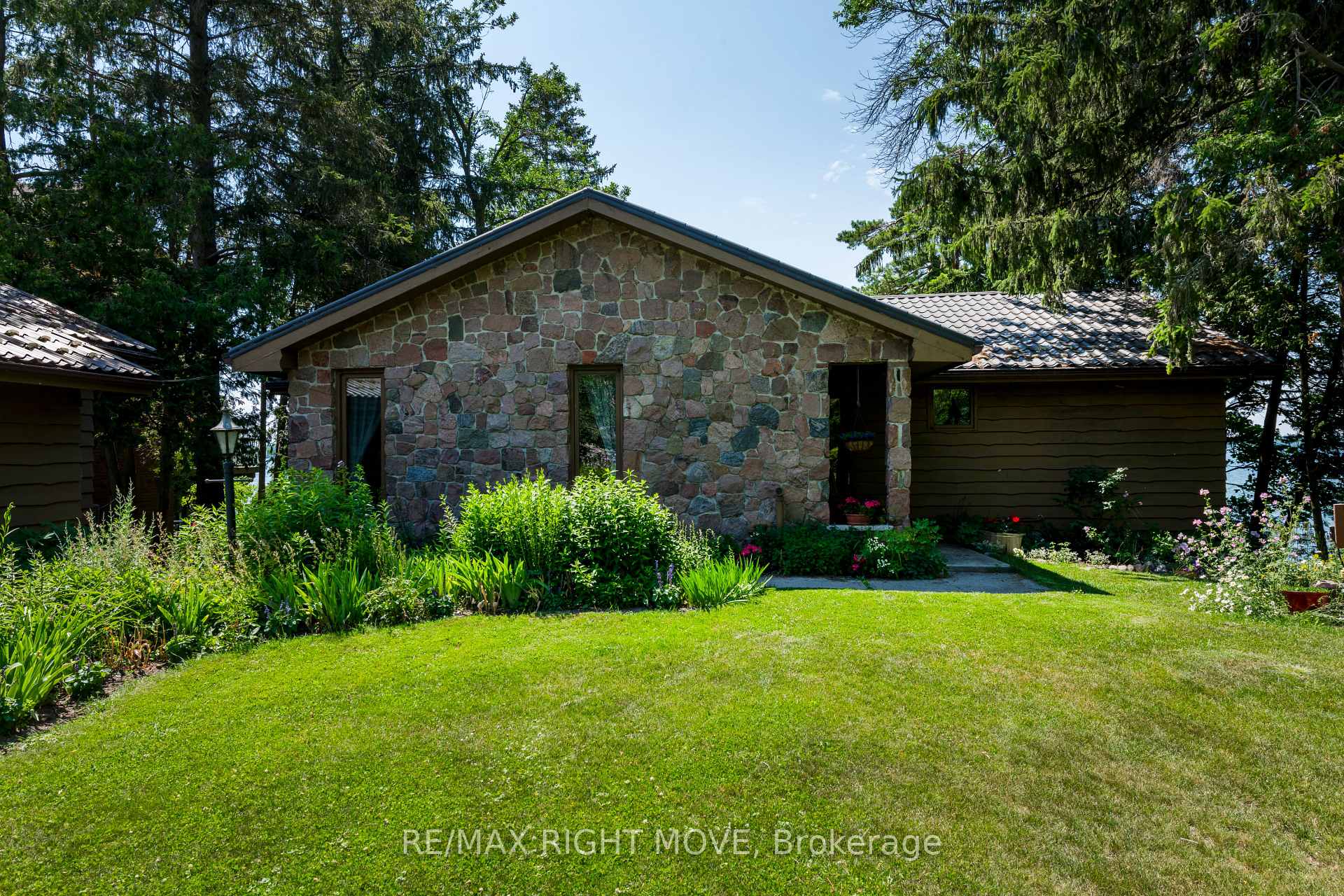 Photo 1 of 5498 Fawn Bay Road, Ramara, Rural Ramara — HOMEH