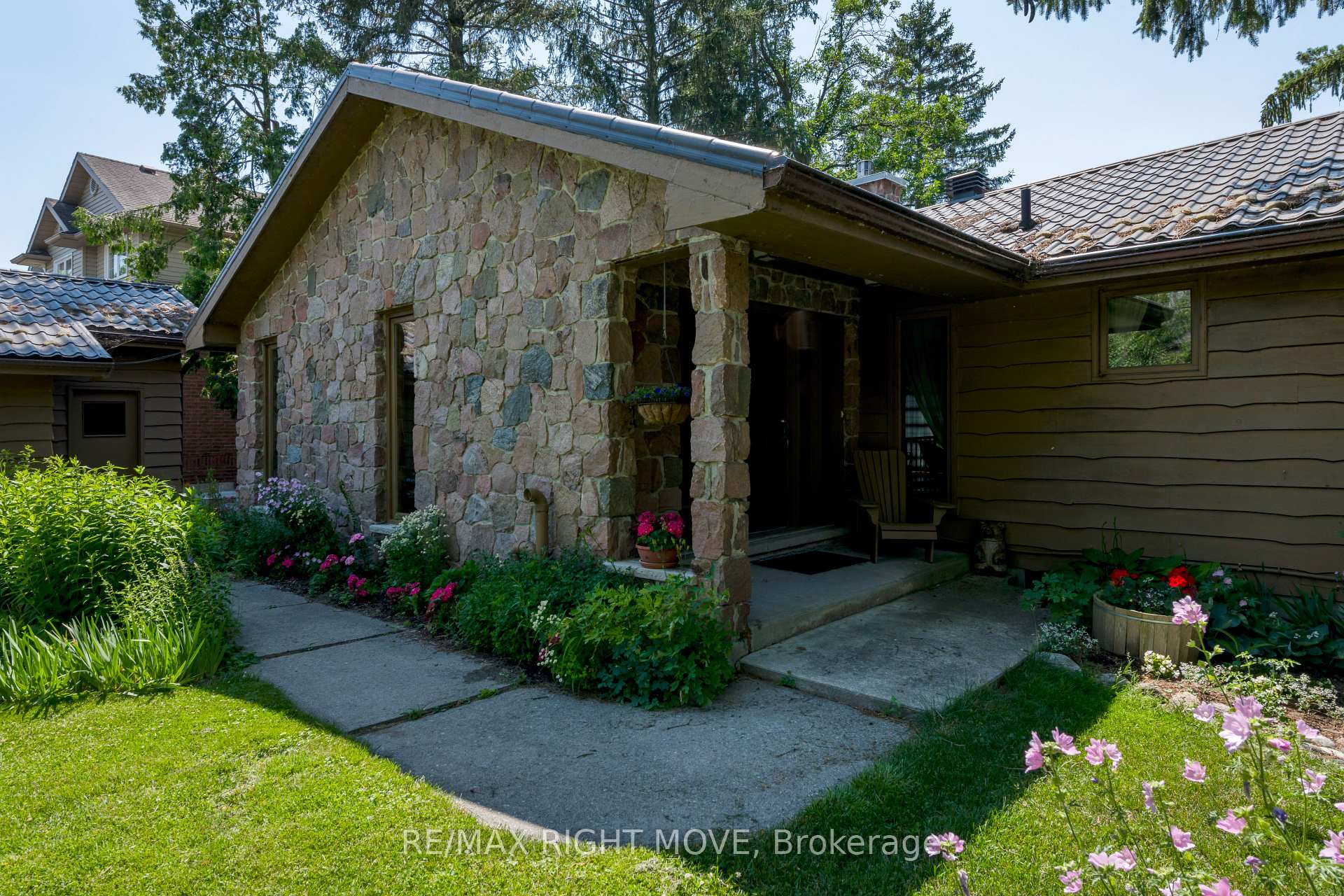 Photo 2 of 5498 Fawn Bay Road, Ramara, Rural Ramara — HOMEH