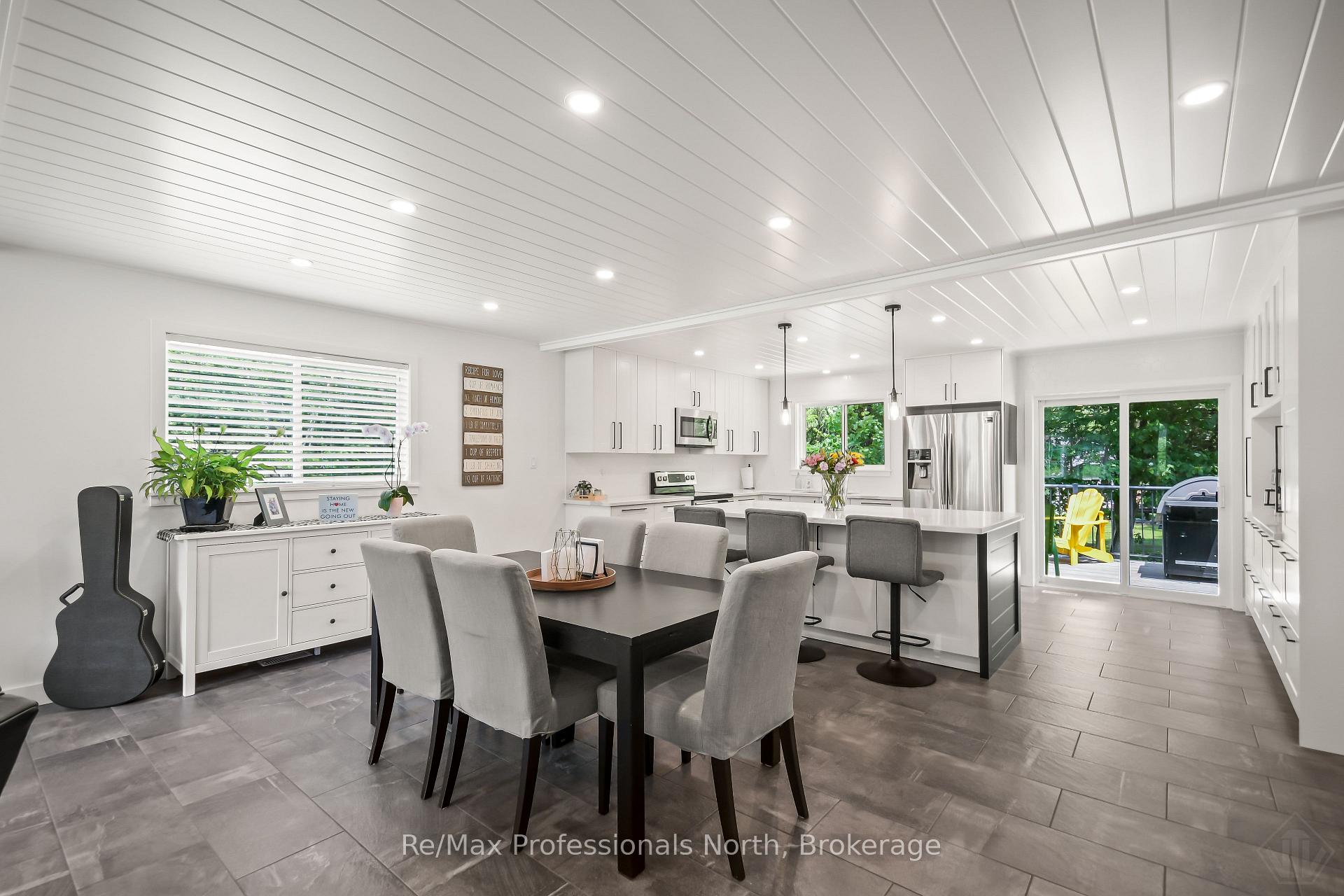 Photo 1 of 424 Alexander Street, Gravenhurst, Muskoka (S) — HOMEH