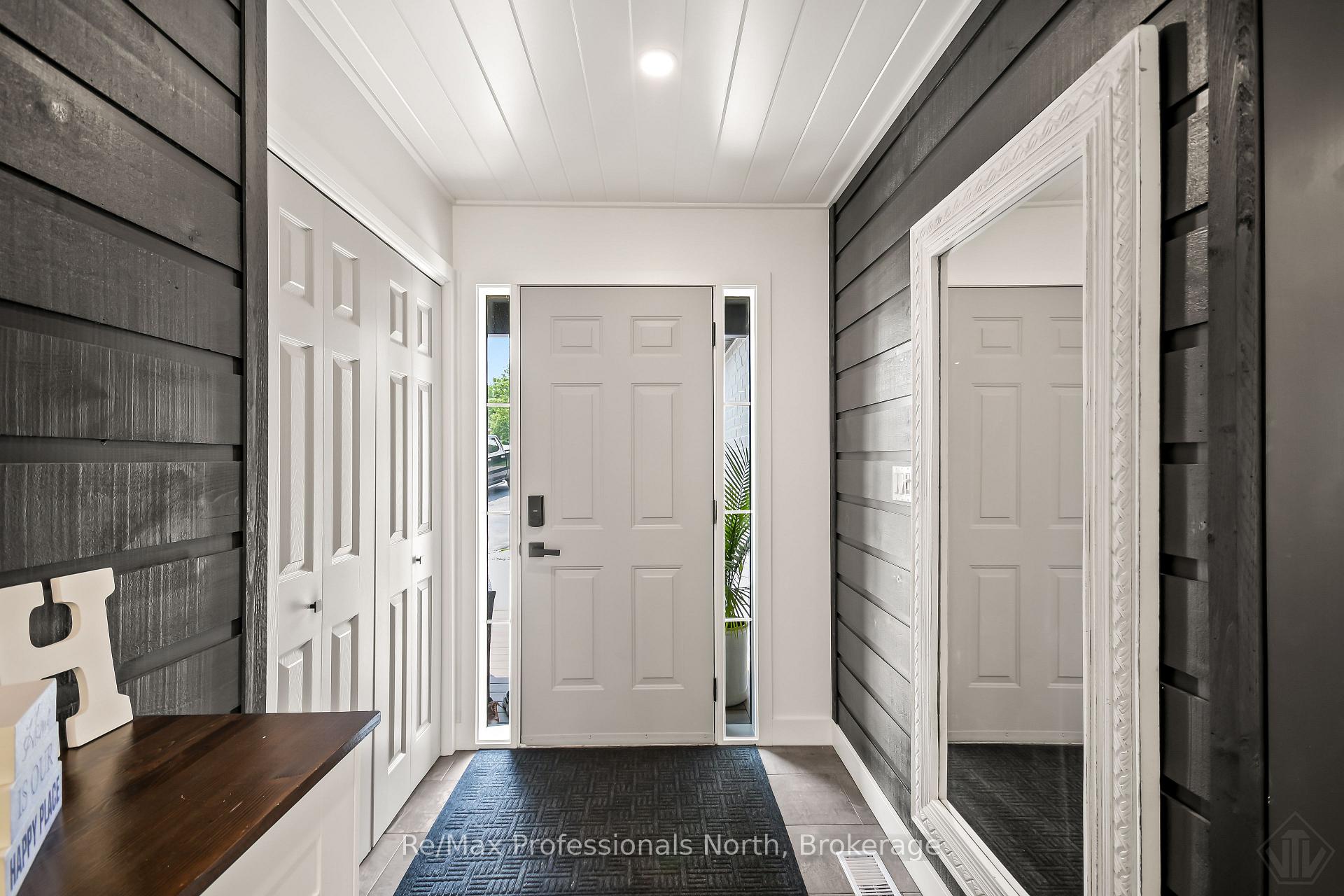 Photo 4 of 424 Alexander Street, Gravenhurst, Muskoka (S) — HOMEH