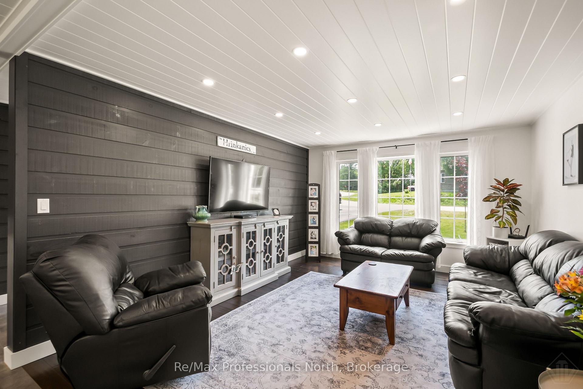Photo 6 of 424 Alexander Street, Gravenhurst, Muskoka (S) — HOMEH