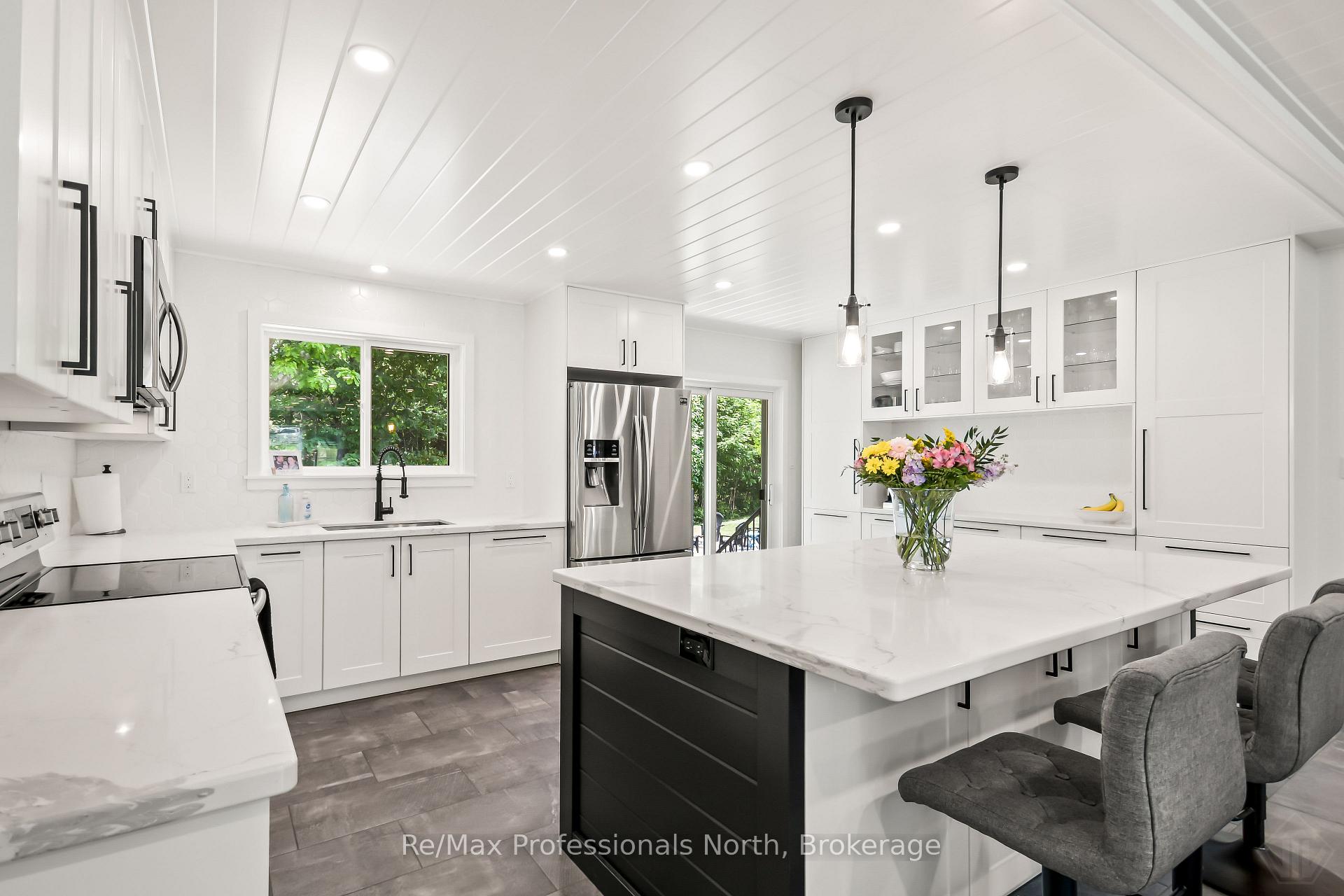 Photo 12 of 424 Alexander Street, Gravenhurst, Muskoka (S) — HOMEH