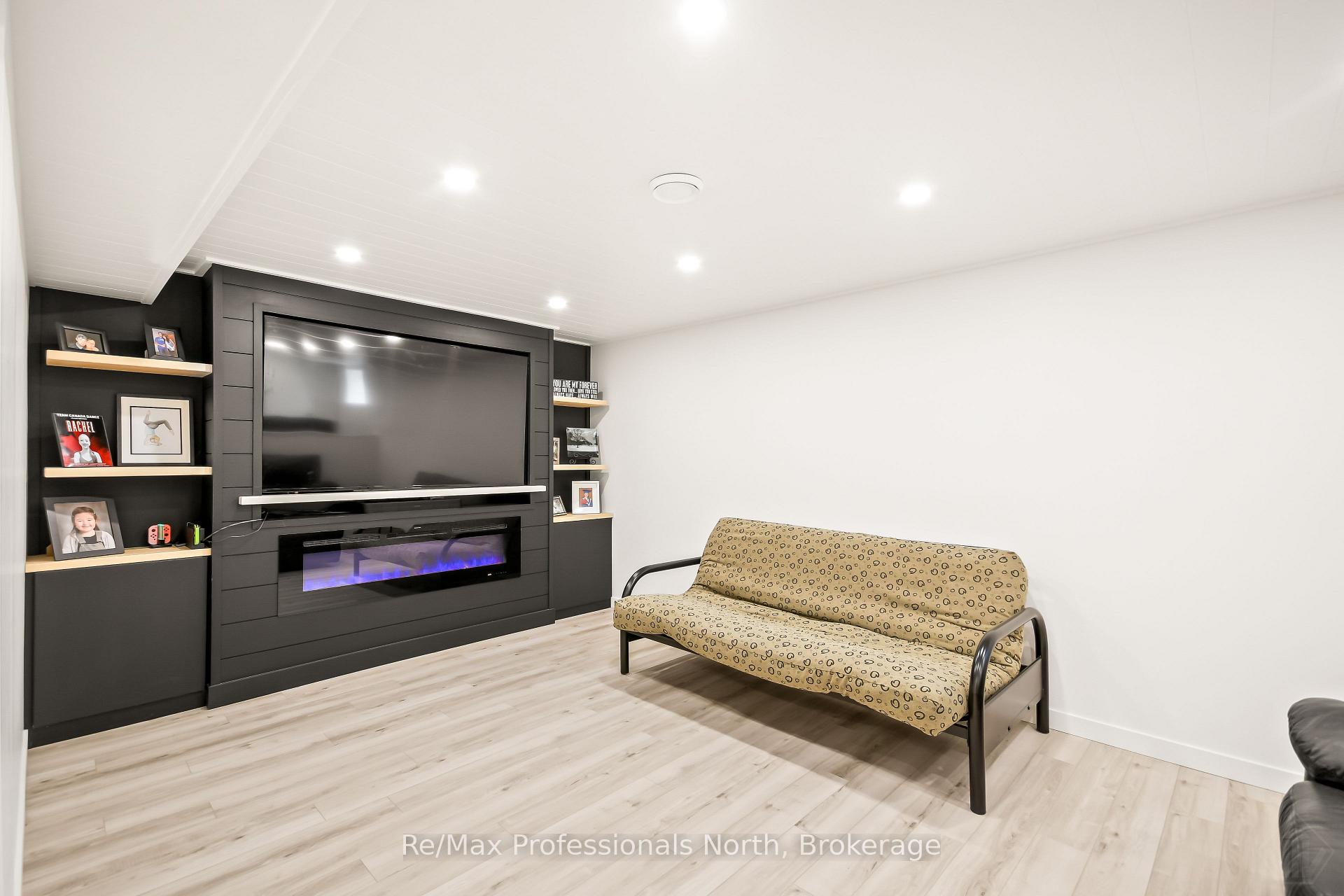 Photo 25 of 424 Alexander Street, Gravenhurst, Muskoka (S) — HOMEH