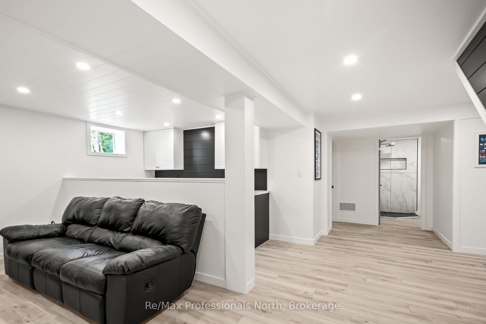 Photo 27 of 424 Alexander Street, Gravenhurst, Muskoka (S) — HOMEH