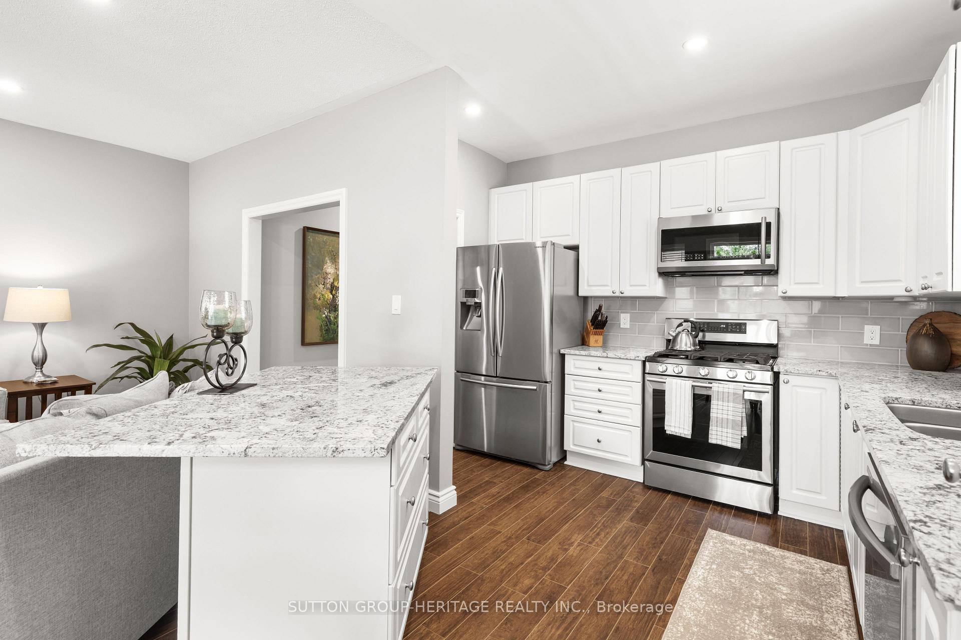 Photo 13 of 27 Kimberly Drive, Whitby, Brooklin — HOMEH