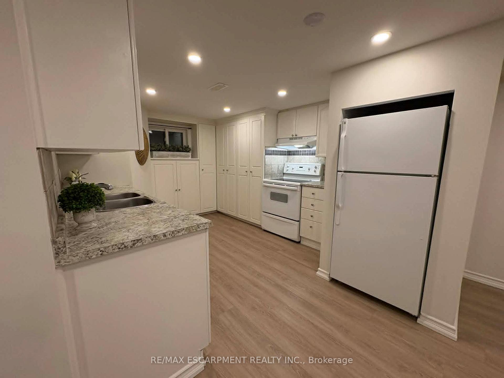Photo 9 of Unit Lower, 29 East 41st Street, Hamilton, Sunninghill — HOMEH