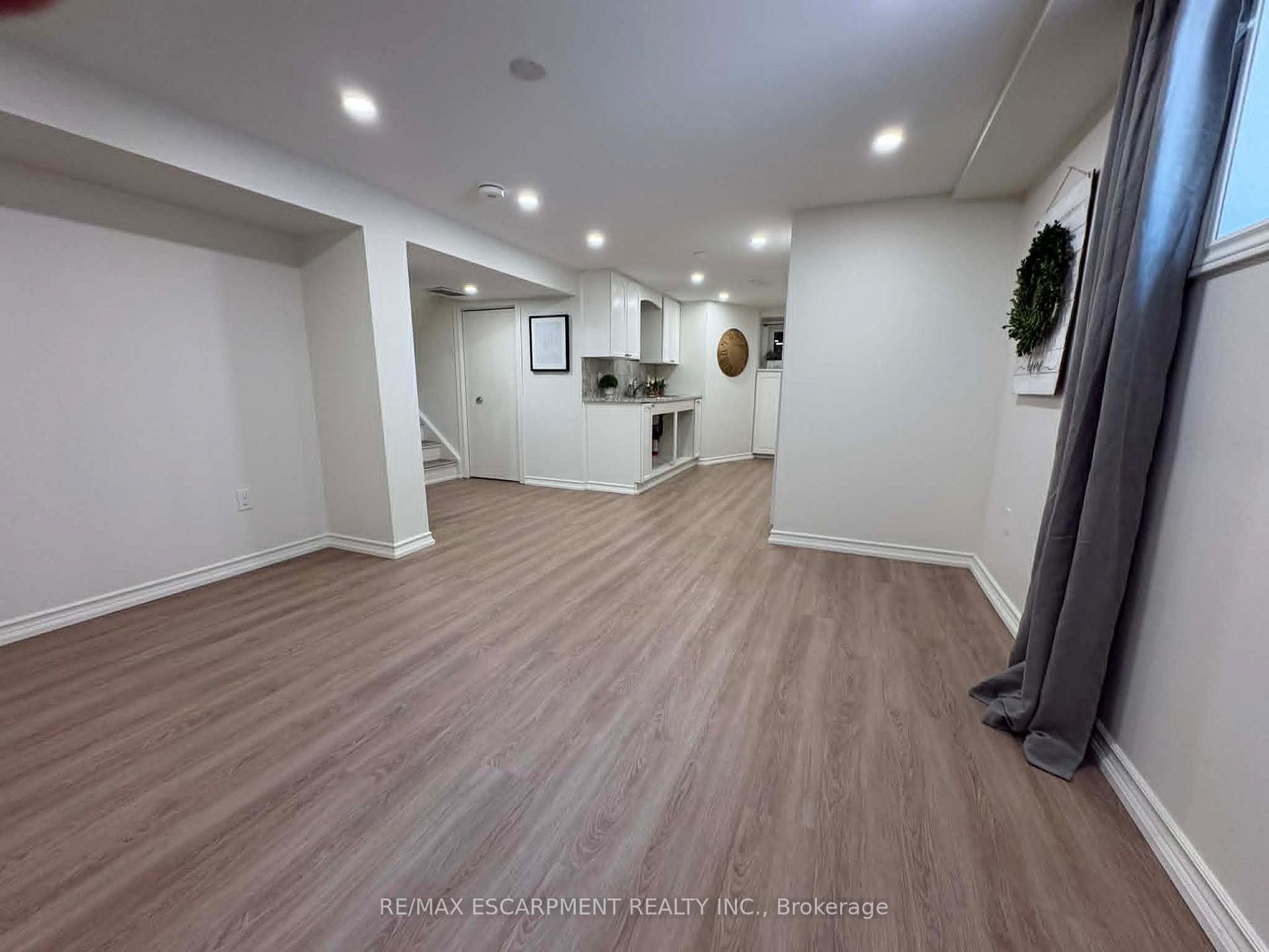 Photo 11 of Unit Lower, 29 East 41st Street, Hamilton, Sunninghill — HOMEH