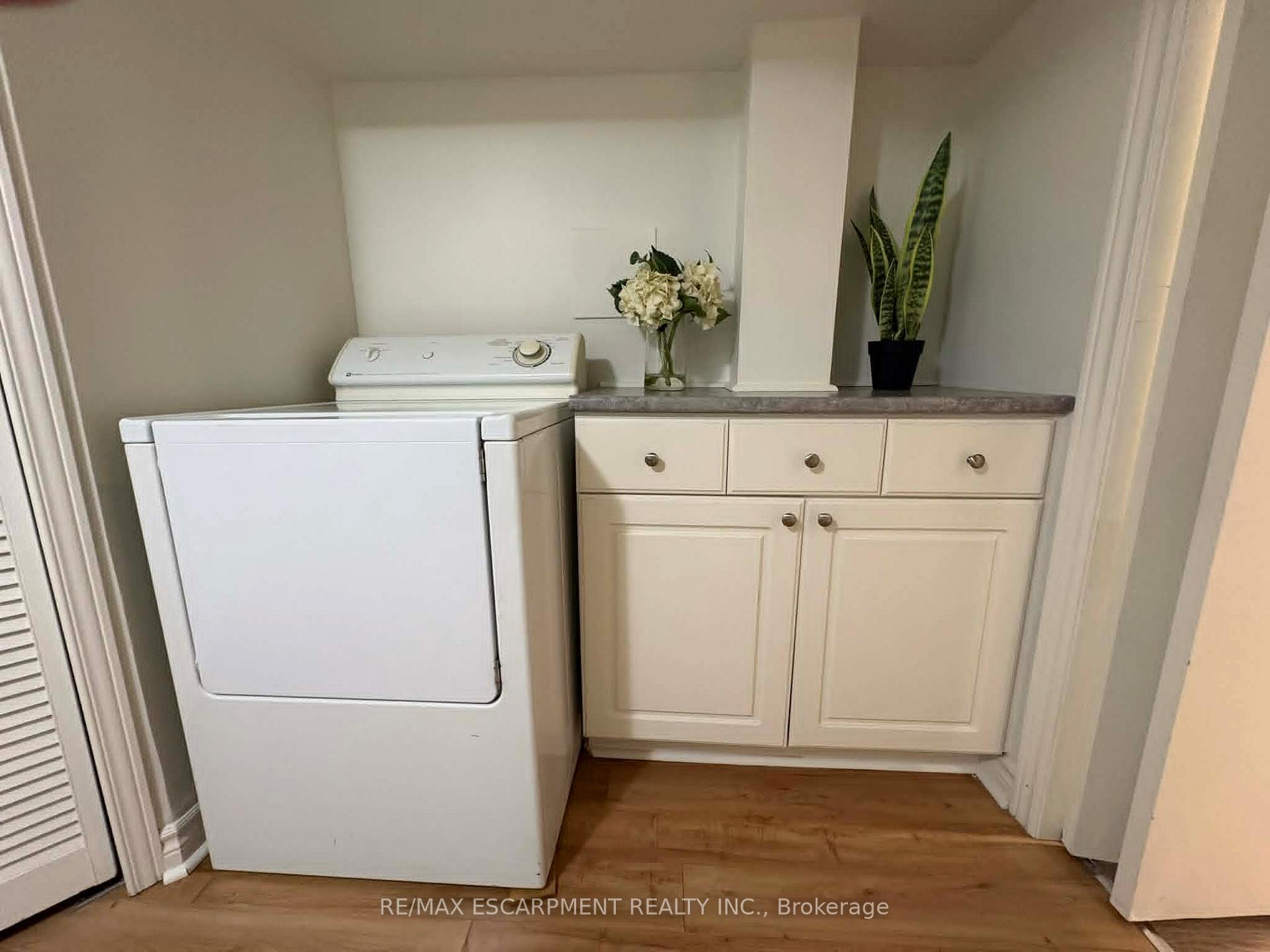 Photo 16 of Unit Lower, 29 East 41st Street, Hamilton, Sunninghill — HOMEH