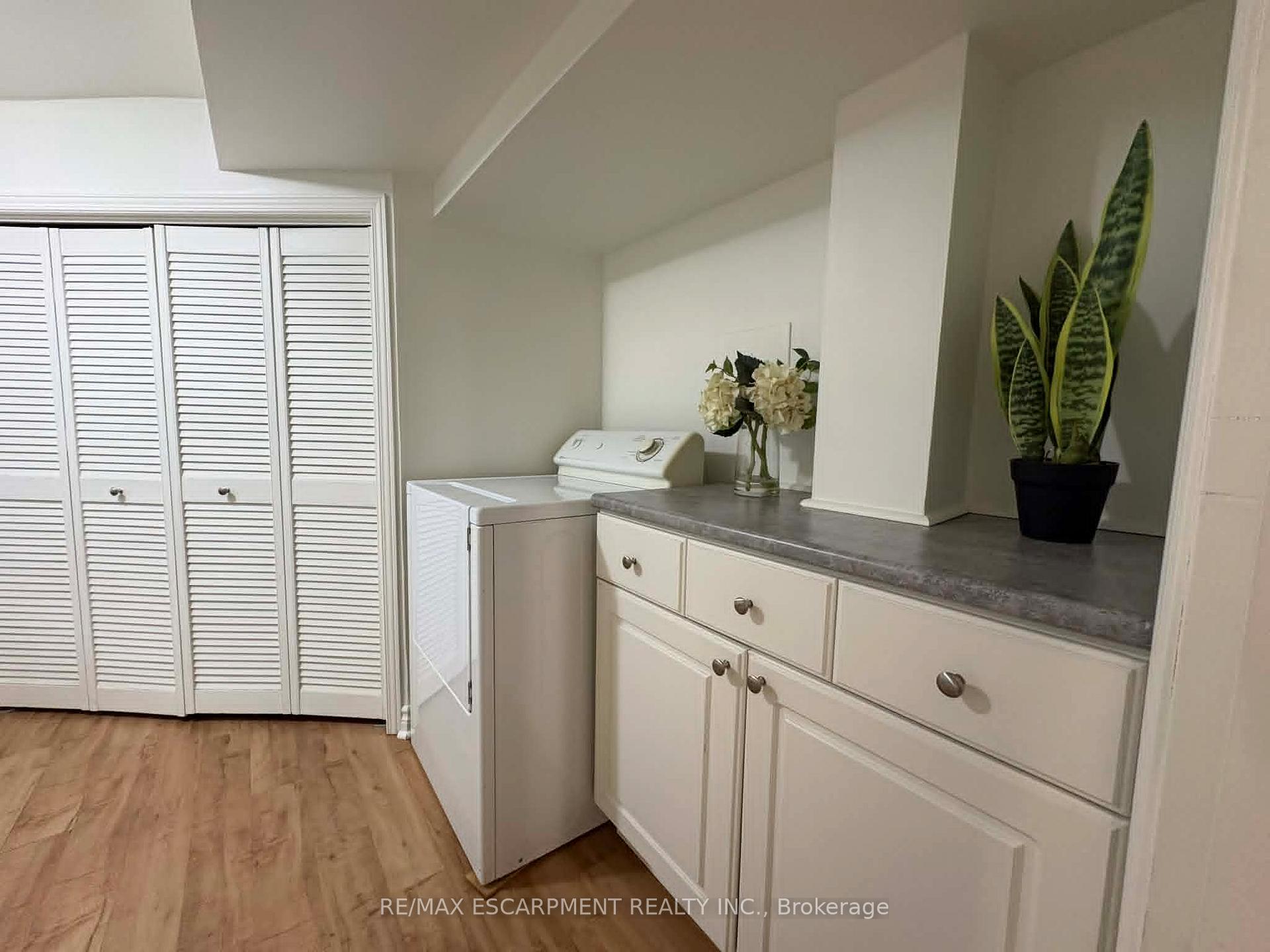 Photo 17 of Unit Lower, 29 East 41st Street, Hamilton, Sunninghill — HOMEH