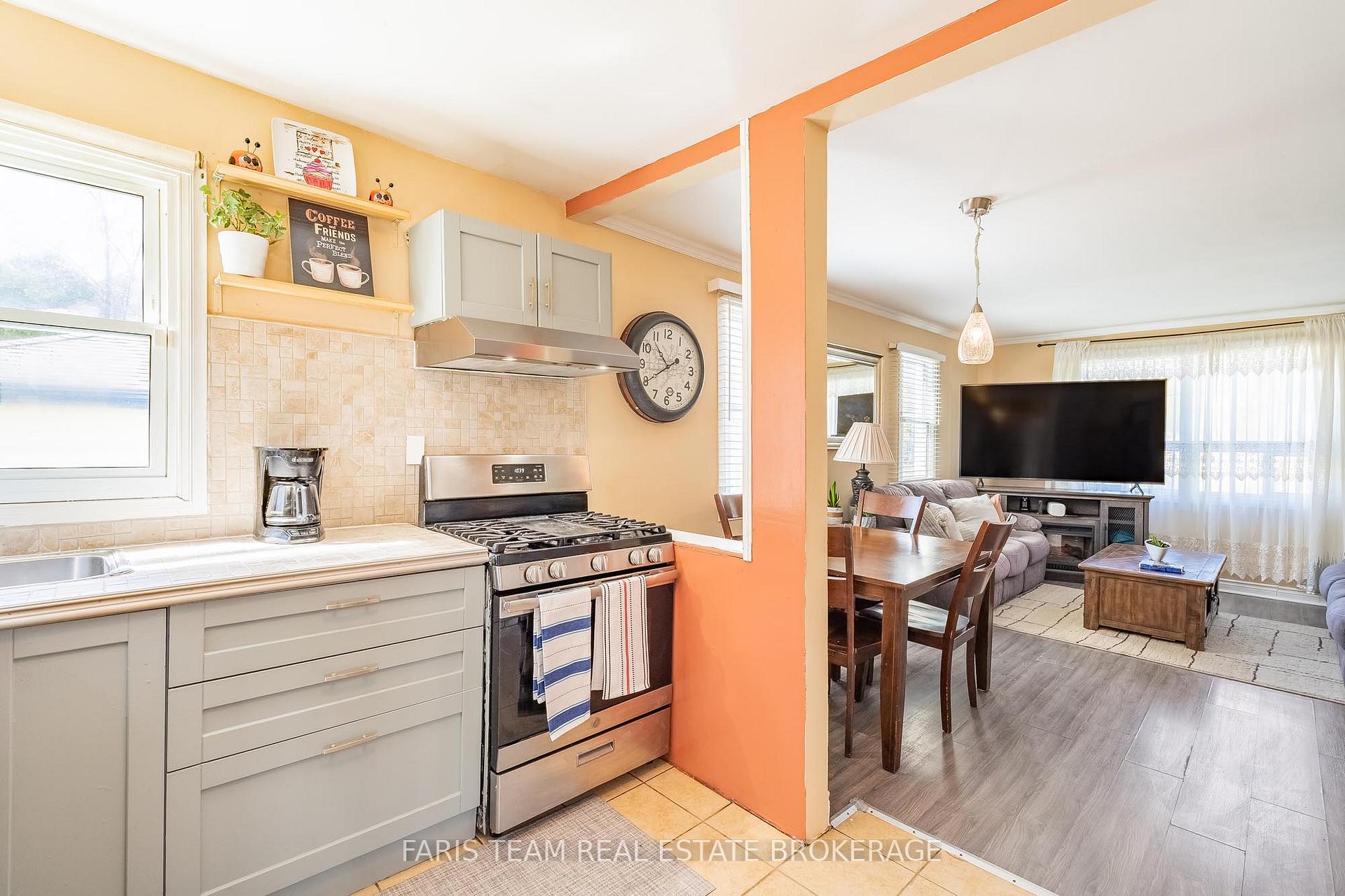 Photo 5 of 2083 Lilac Drive, Innisfil, Alcona — HOMEH