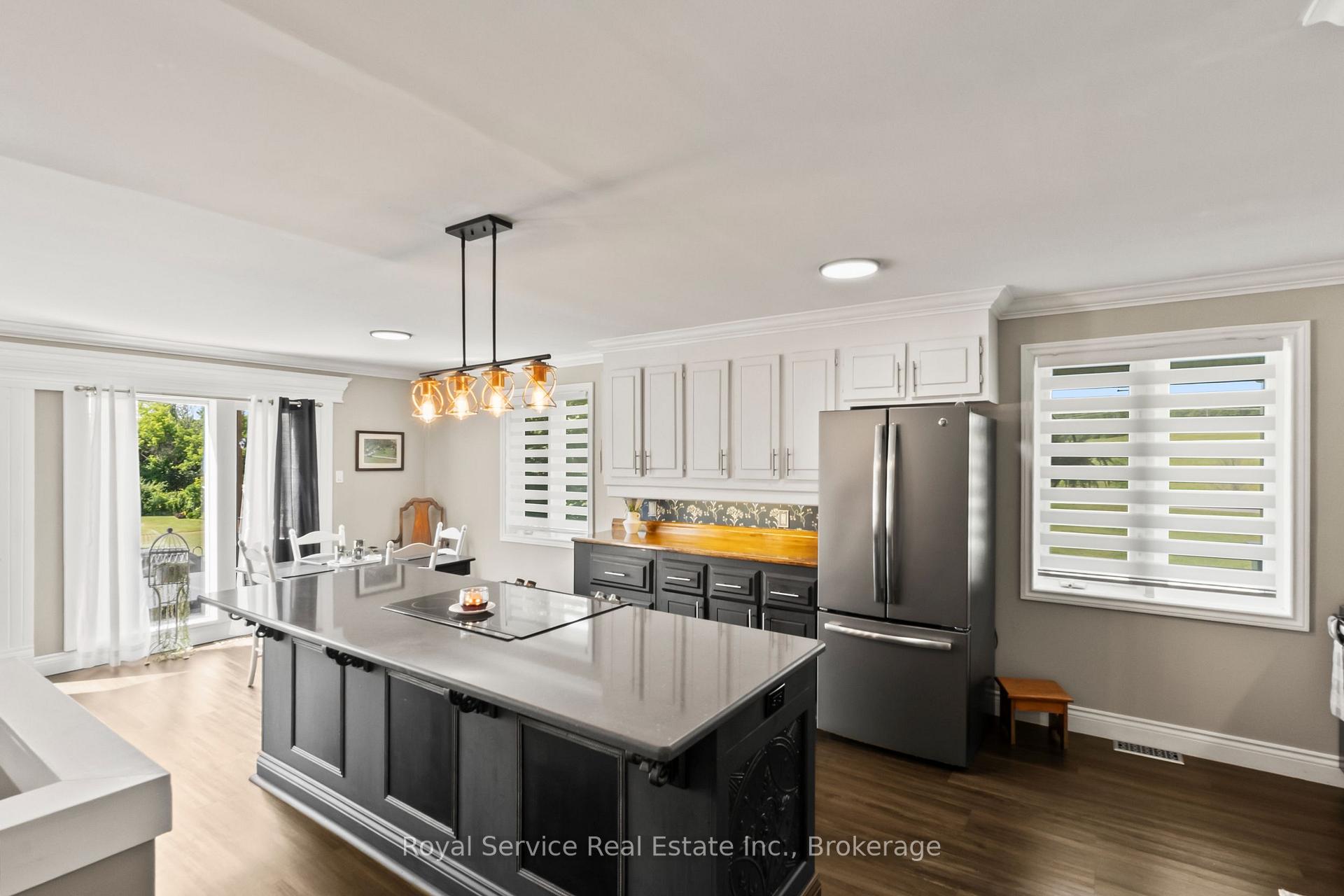 Photo 8 of 876 Hutchison Drive, Cavan Monaghan, Cavan Twp — HOMEH