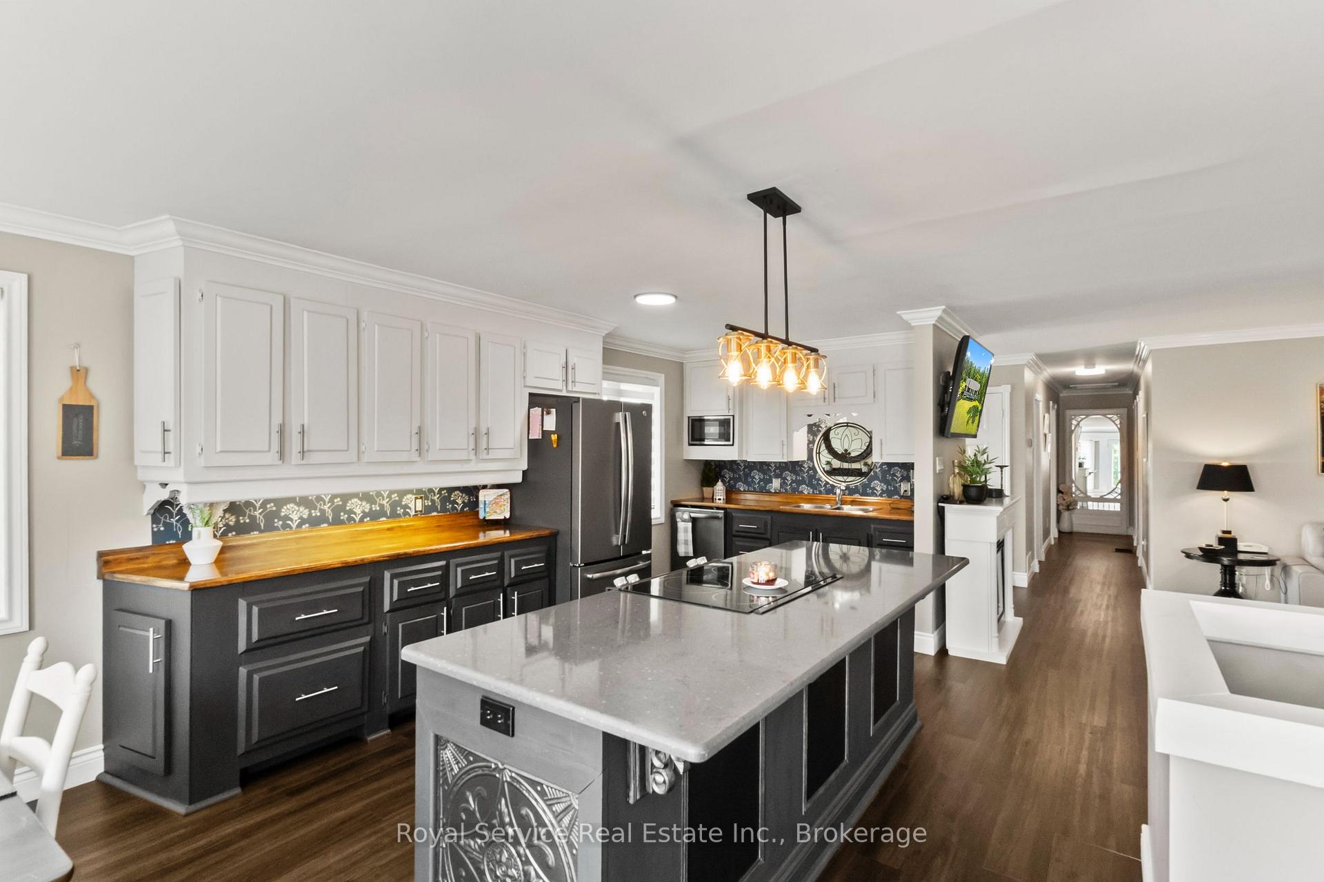 Photo 9 of 876 Hutchison Drive, Cavan Monaghan, Cavan Twp — HOMEH