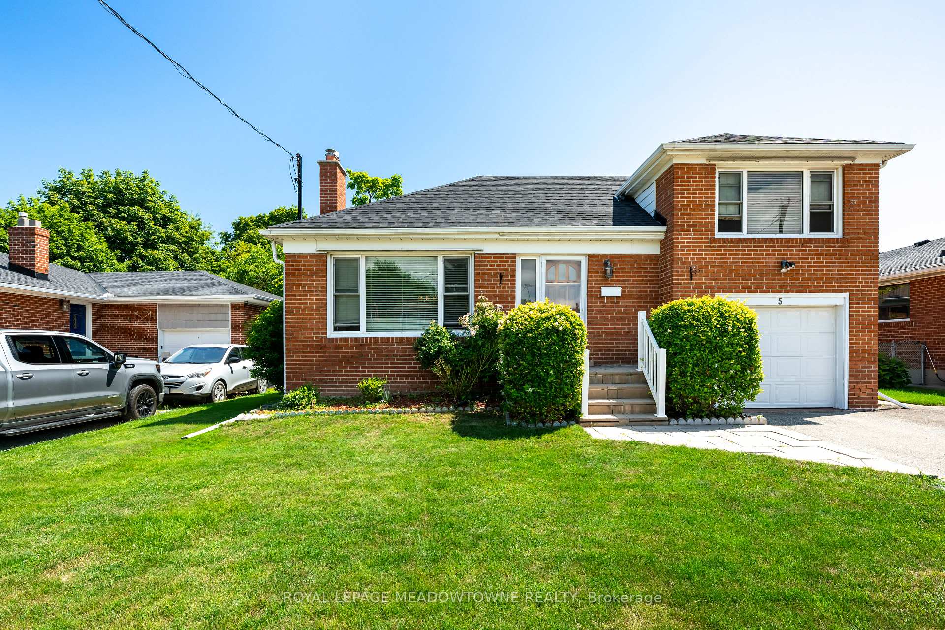 Photo 2 of 5 Boreal Road, Etobicoke, Markland Wood — HOMEH