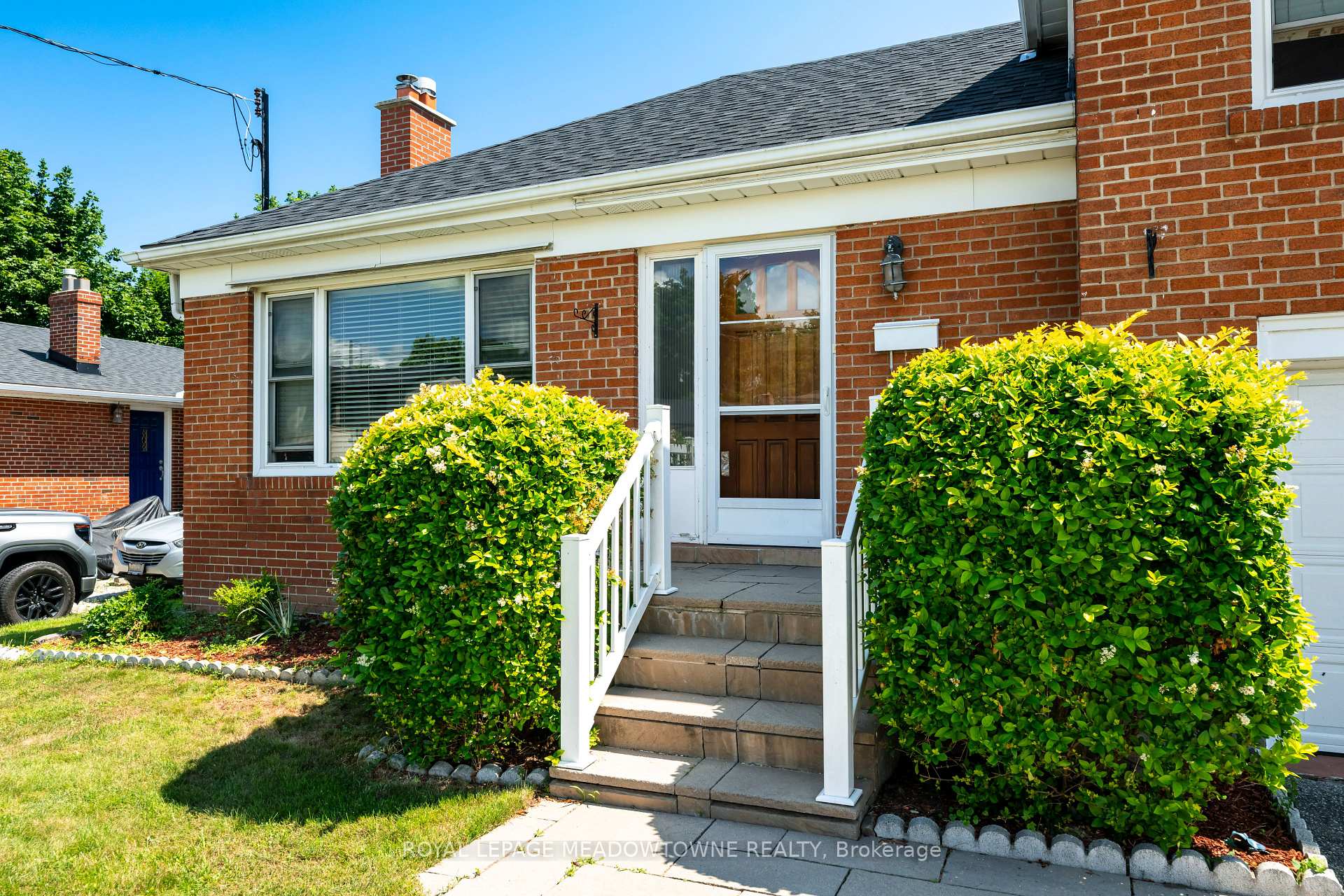 Photo 4 of 5 Boreal Road, Etobicoke, Markland Wood — HOMEH