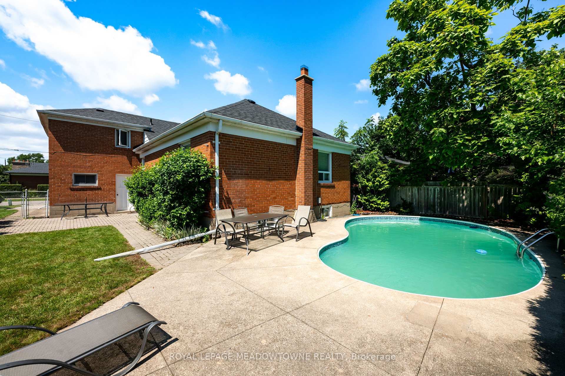 Photo 10 of 5 Boreal Road, Etobicoke, Markland Wood — HOMEH