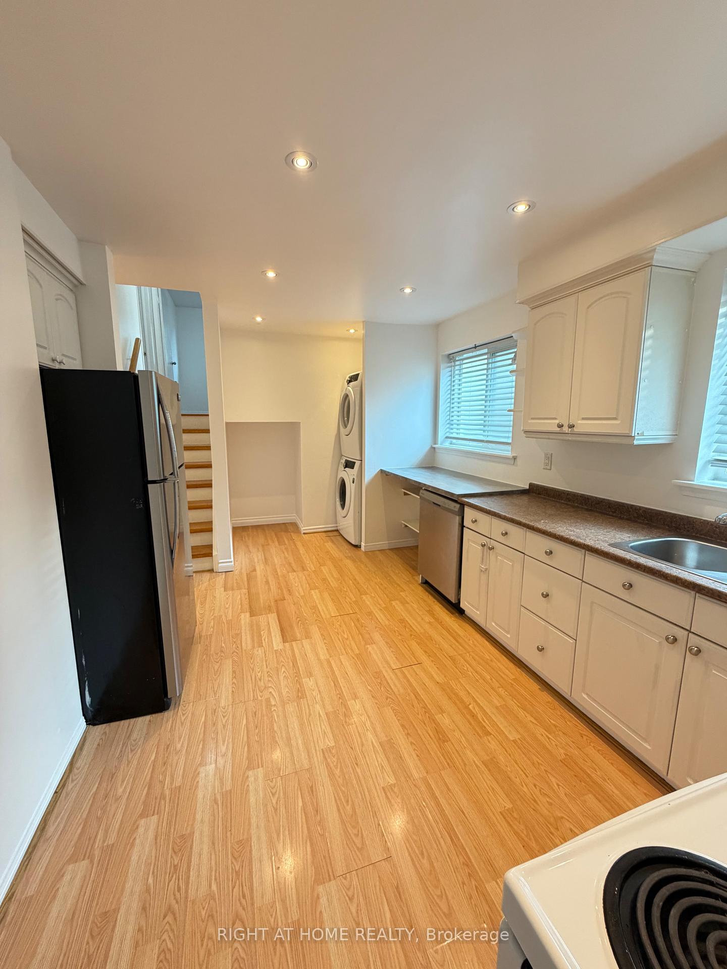 Photo 2 of Unit Upper, 7154 Fayette Circle, Mississauga, Meadowvale — HOMEH