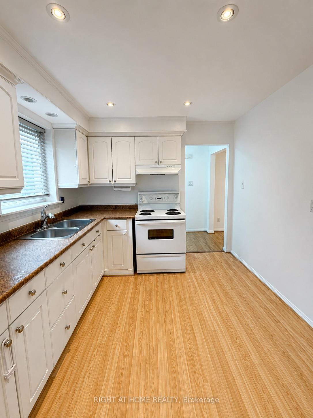 Photo 3 of Unit Upper, 7154 Fayette Circle, Mississauga, Meadowvale — HOMEH