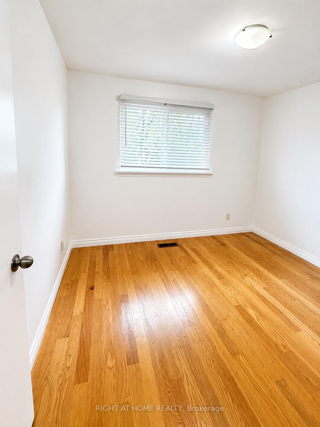 Photo 5 of Unit Upper, 7154 Fayette Circle, Mississauga, Meadowvale — HOMEH