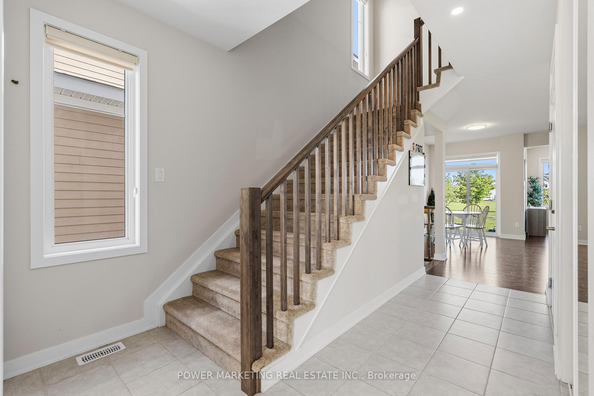 Photo 4 of 129 Hackamore Crescent, Ottawa, Goulbourn Twp From Franktown Rd/South To Rideau — HOMEH