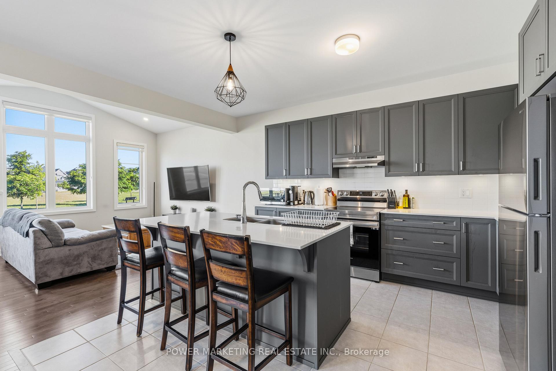 Photo 14 of 129 Hackamore Crescent, Ottawa, Goulbourn Twp From Franktown Rd/South To Rideau — HOMEH