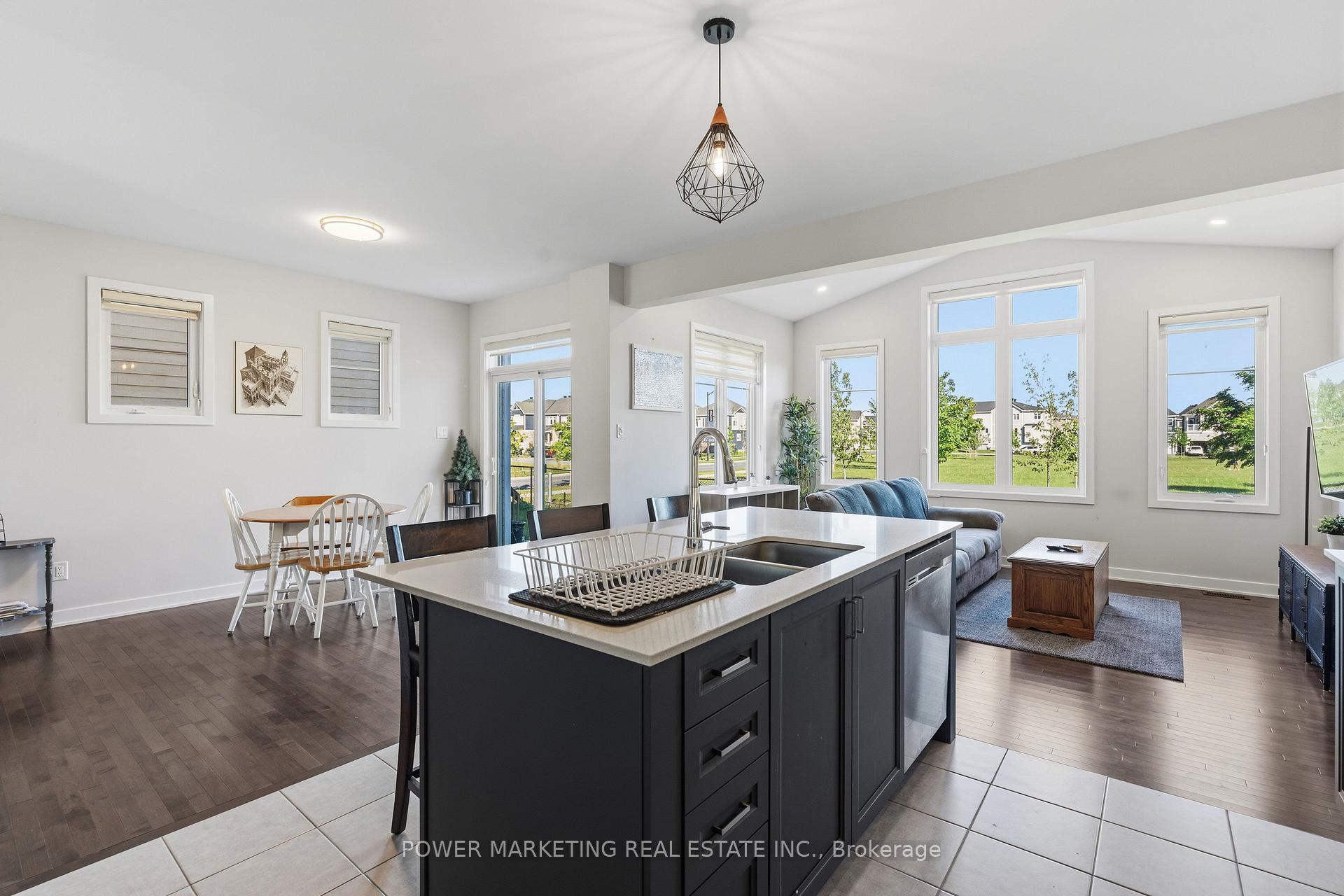 Photo 17 of 129 Hackamore Crescent, Ottawa, Goulbourn Twp From Franktown Rd/South To Rideau — HOMEH