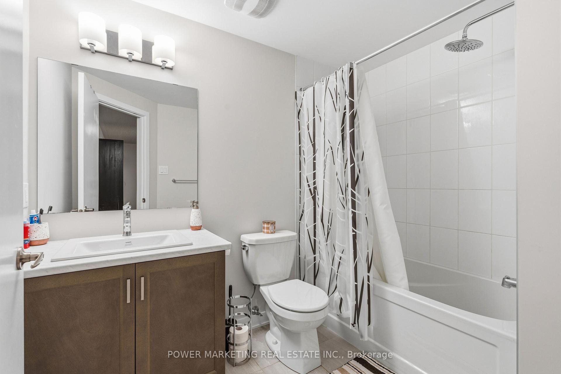 Photo 28 of 129 Hackamore Crescent, Ottawa, Goulbourn Twp From Franktown Rd/South To Rideau — HOMEH