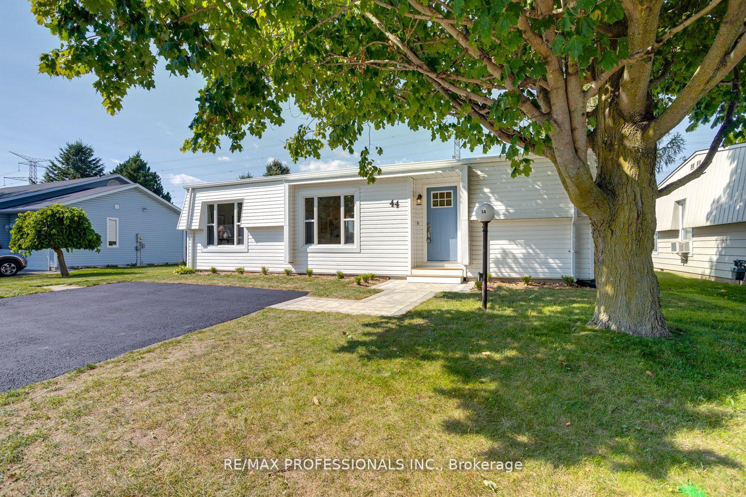 Photo 1 of 44 Wilmot Trail, Clarington, Bowmanville — HOMEH