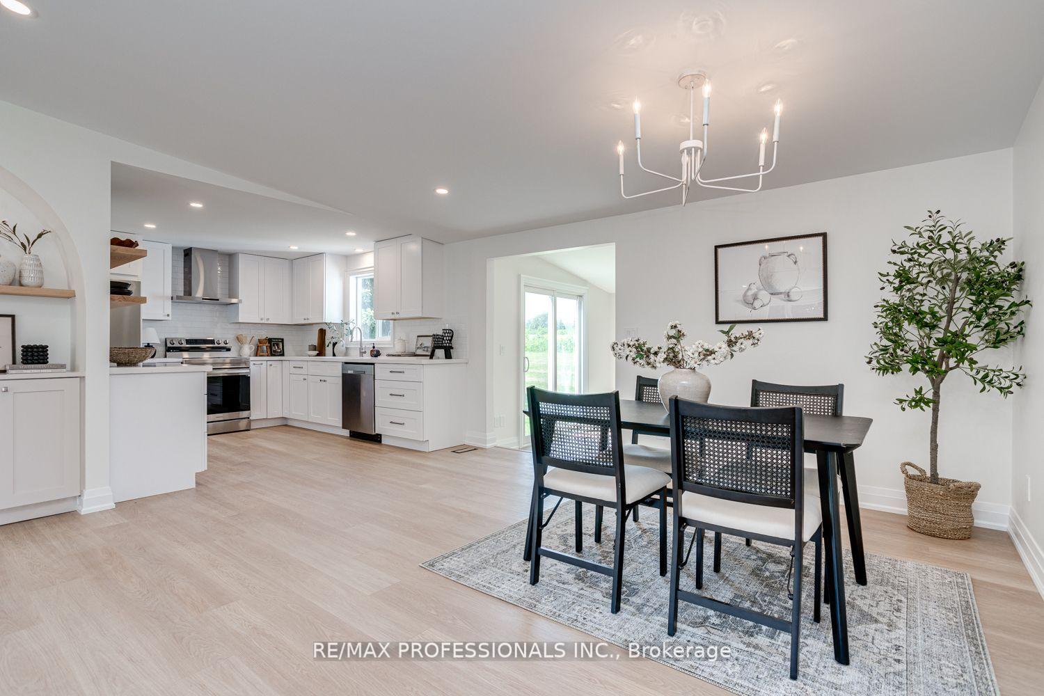 Photo 16 of 44 Wilmot Trail, Clarington, Bowmanville — HOMEH