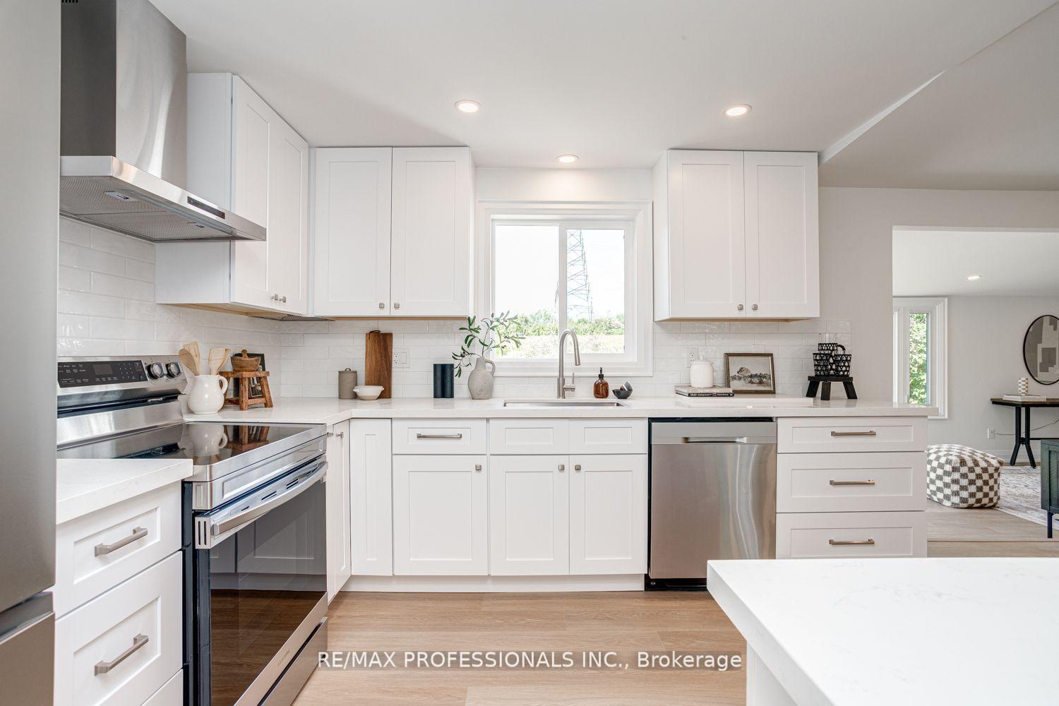 Photo 20 of 44 Wilmot Trail, Clarington, Bowmanville — HOMEH