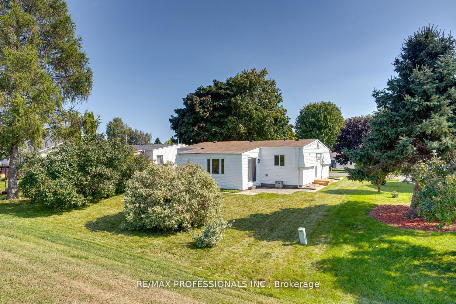 Photo 36 of 44 Wilmot Trail, Clarington, Bowmanville — HOMEH