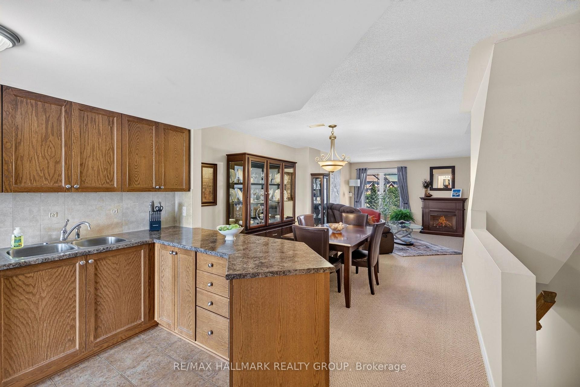 Photo 5 of Unit 16, 581 Lakeridge Drive, Ottawa, Avalon East — HOMEH
