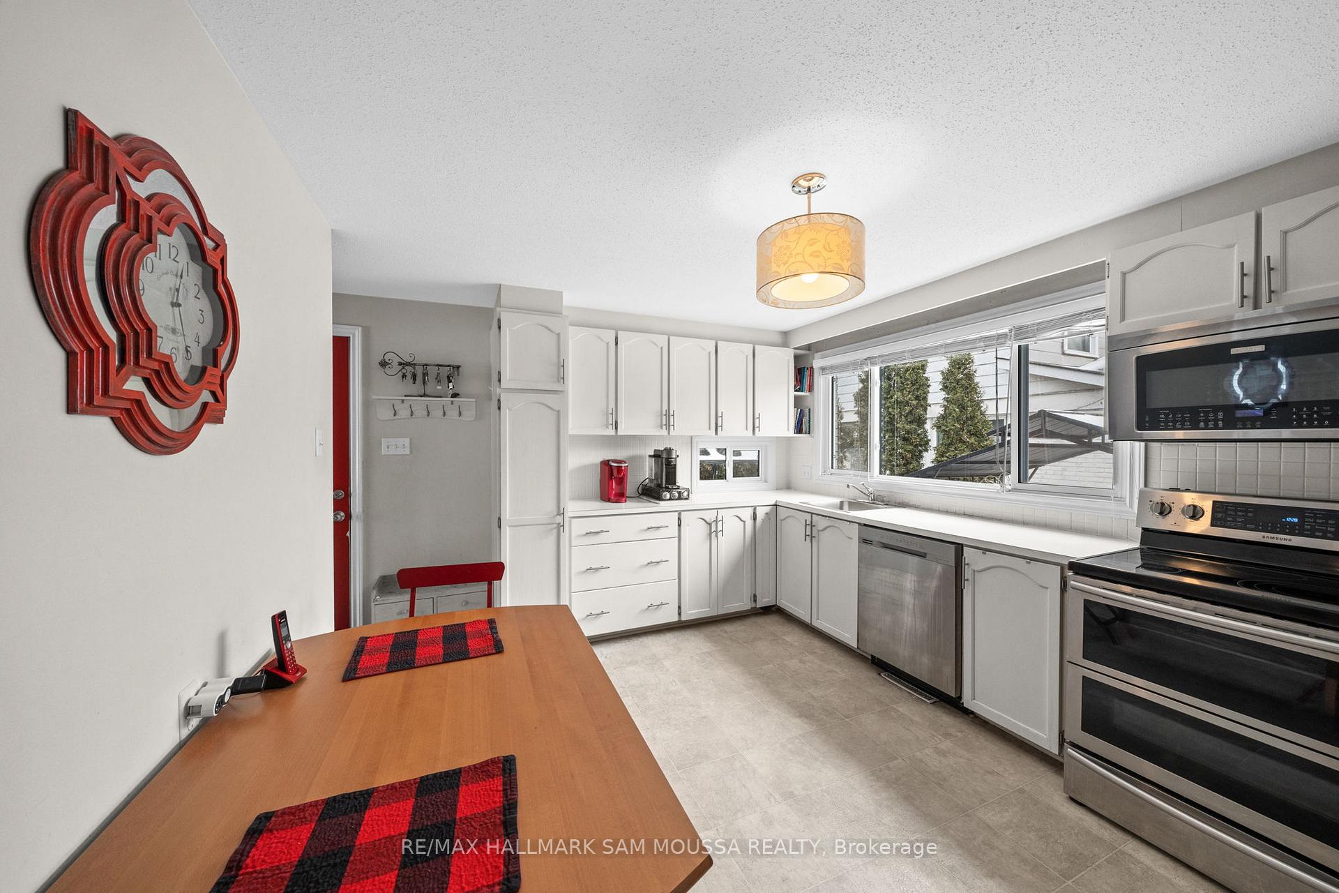 Photo 14 of 46 Seymour Avenue, Ottawa, Borden Farm/Stewart Farm/Carleton Heights/Parkwood Hills — HOMEH