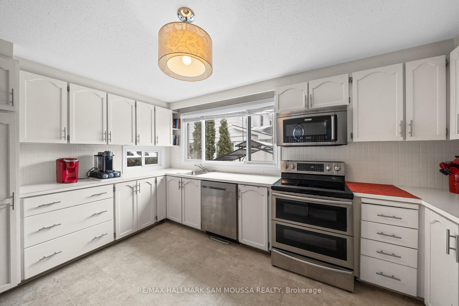Photo 15 of 46 Seymour Avenue, Ottawa, Borden Farm/Stewart Farm/Carleton Heights/Parkwood Hills — HOMEH