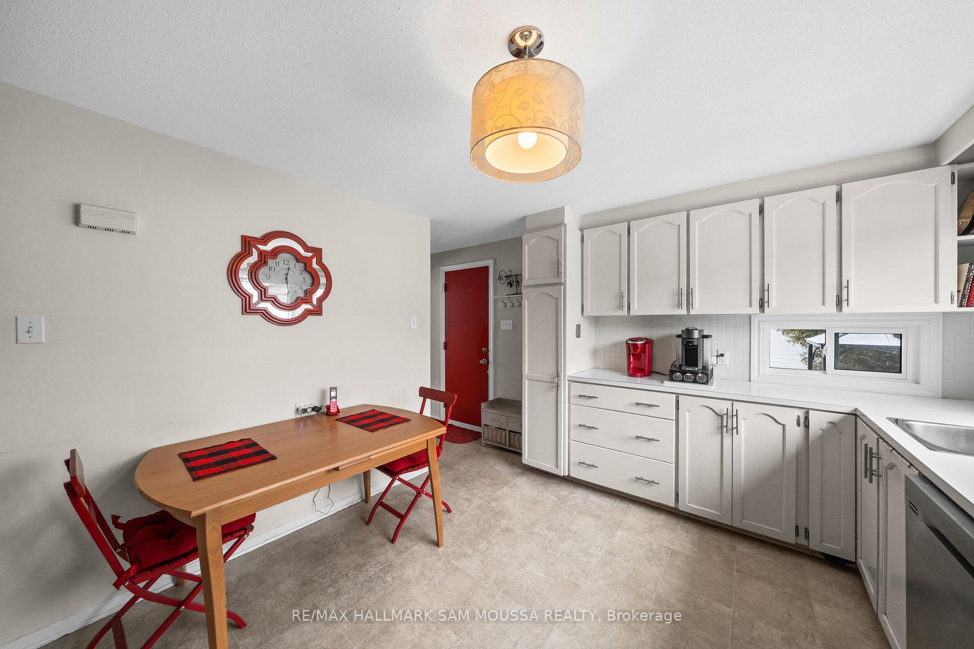 Photo 16 of 46 Seymour Avenue, Ottawa, Borden Farm/Stewart Farm/Carleton Heights/Parkwood Hills — HOMEH