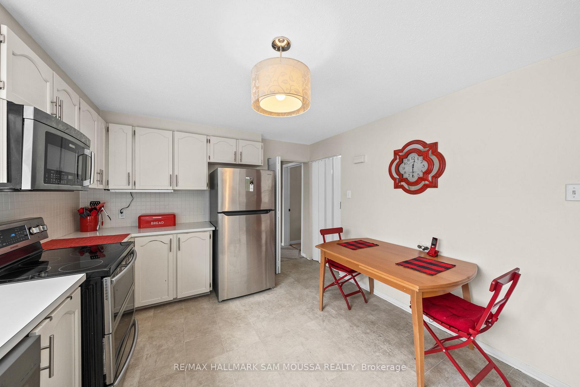 Photo 17 of 46 Seymour Avenue, Ottawa, Borden Farm/Stewart Farm/Carleton Heights/Parkwood Hills — HOMEH