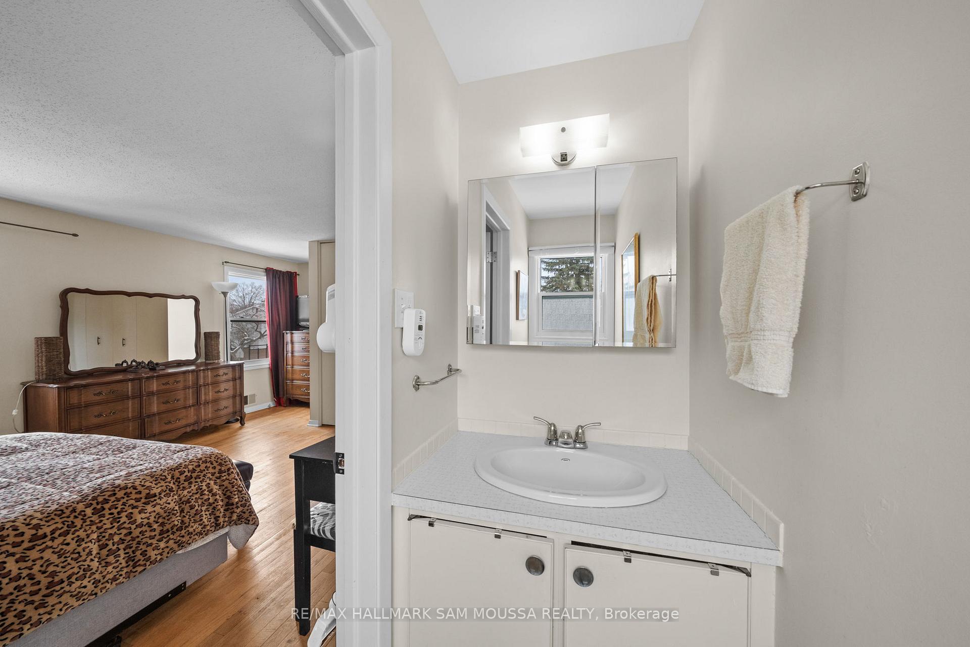 Photo 25 of 46 Seymour Avenue, Ottawa, Borden Farm/Stewart Farm/Carleton Heights/Parkwood Hills — HOMEH