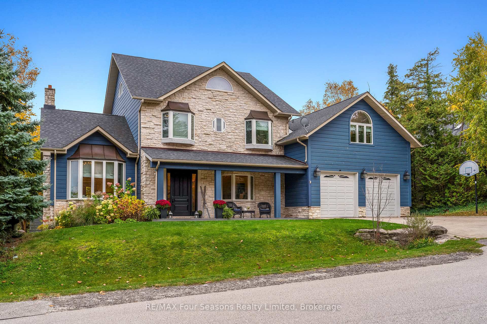 Photo 2 of 149 Aspen Way, Blue Mountains — HOMEH