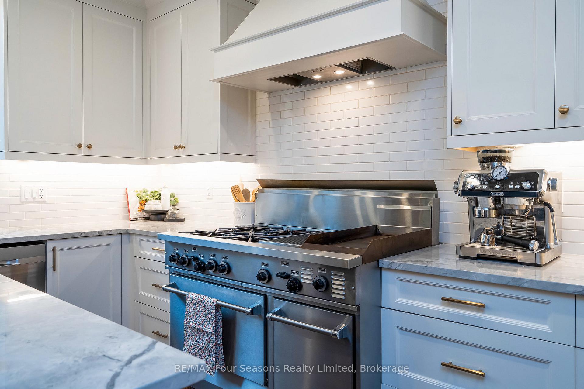 Photo 13 of 149 Aspen Way, Blue Mountains — HOMEH