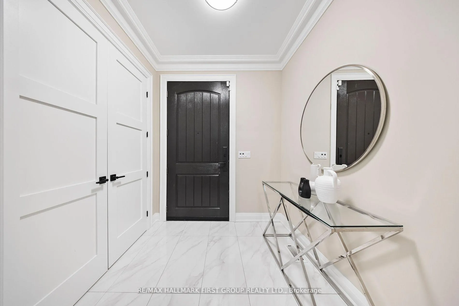 Photo 2 of 732 Hillview Crescent, Pickering, West Shore — HOMEH