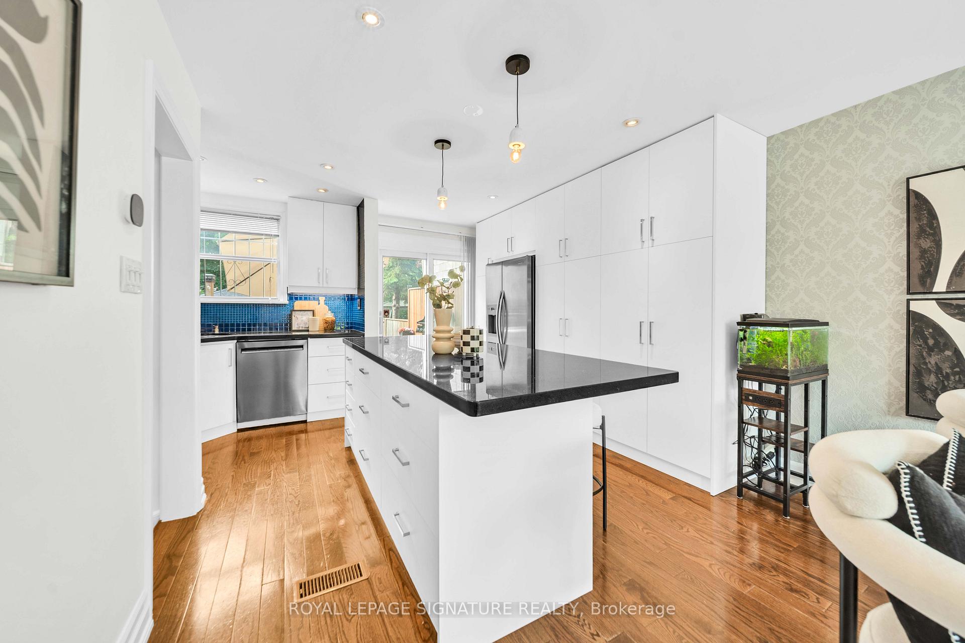 Photo 7 of 132 Glenvale Boulevard, Toronto, Leaside — HOMEH