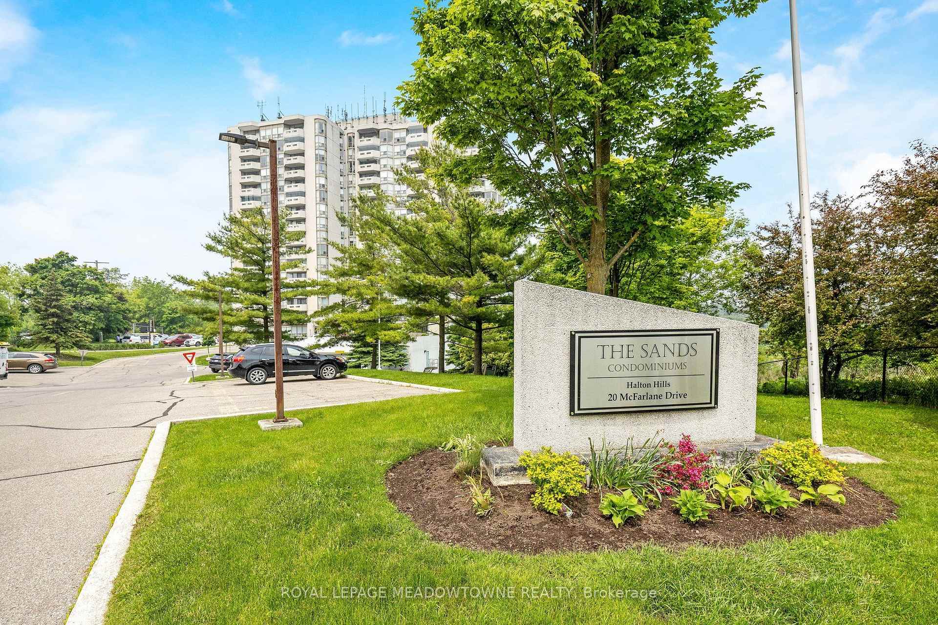 Photo 2 of Unit 808, 20 Mcfarlane Drive, Halton Hills, Georgetown — HOMEH
