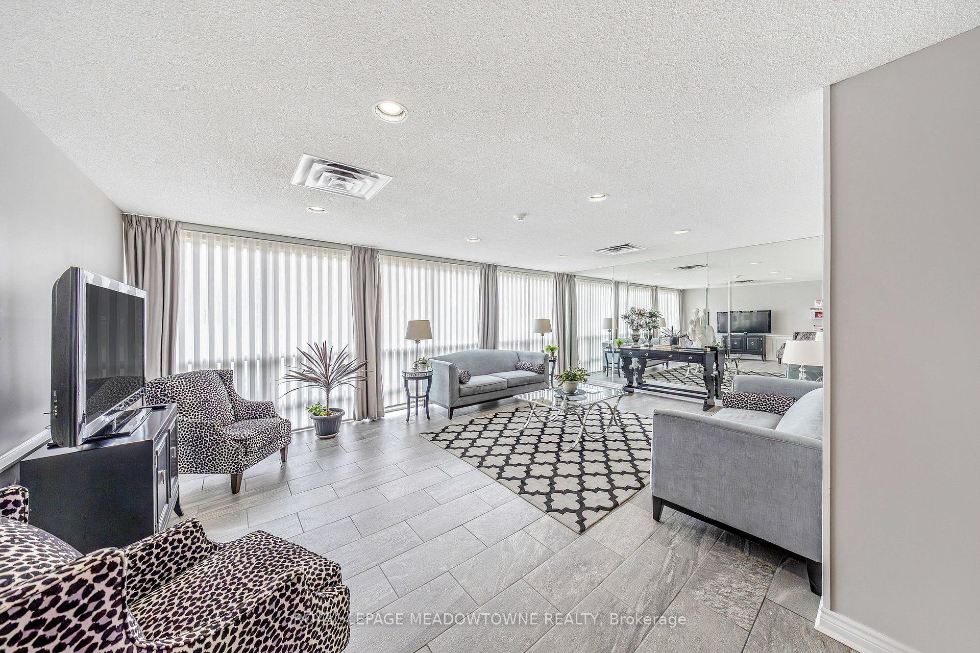 Photo 3 of Unit 808, 20 Mcfarlane Drive, Halton Hills, Georgetown — HOMEH