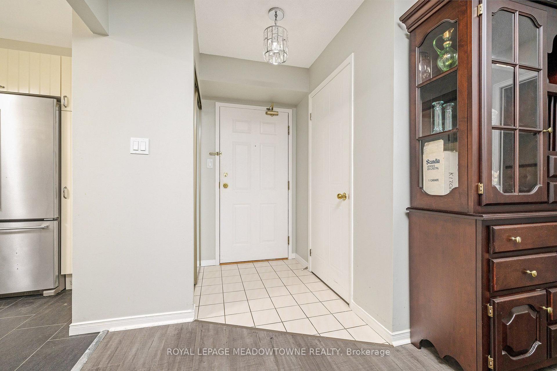 Photo 5 of Unit 808, 20 Mcfarlane Drive, Halton Hills, Georgetown — HOMEH