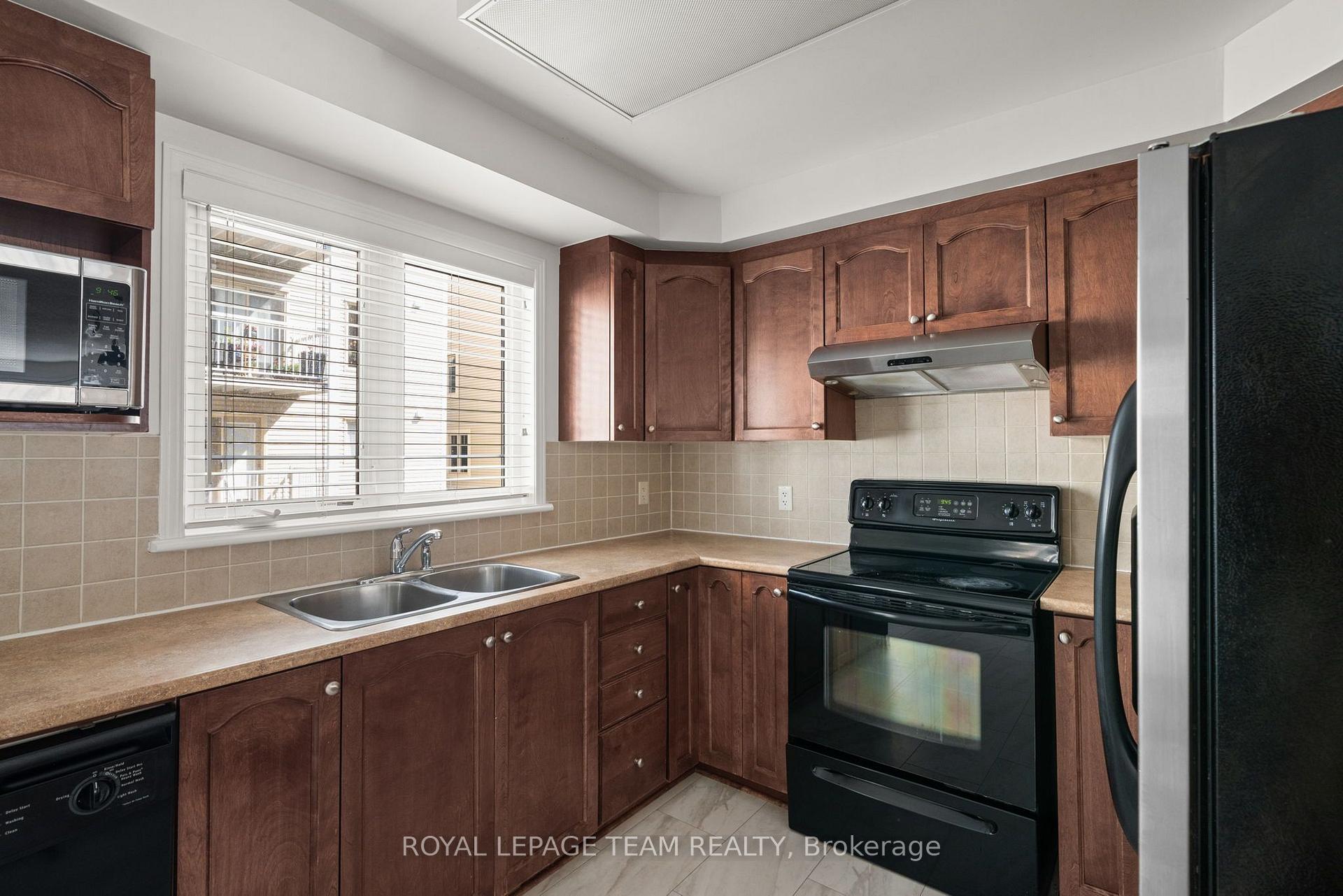 Photo 15 of 200 Keltie Private, Ottawa, Barrhaven - Longfields — HOMEH