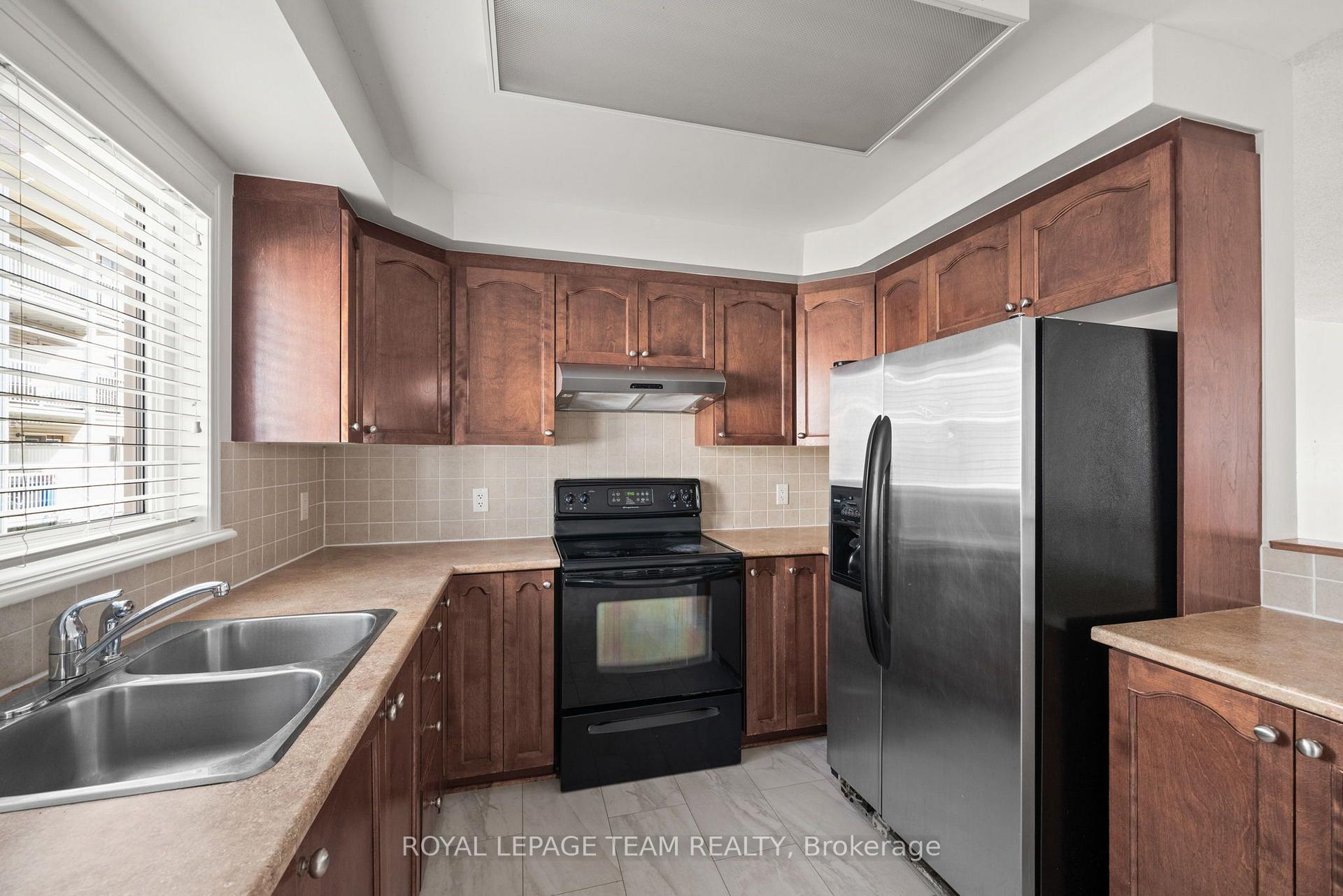 Photo 16 of 200 Keltie Private, Ottawa, Barrhaven - Longfields — HOMEH