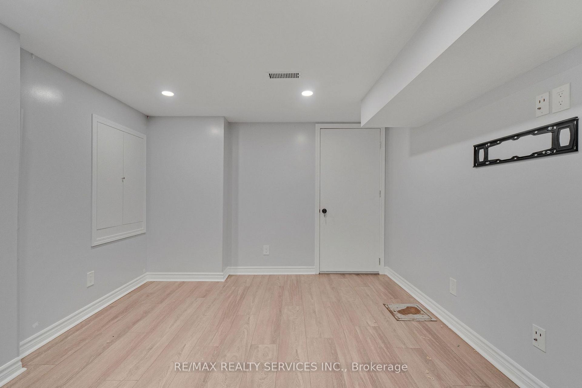 Photo 3 of Unit Bsmt, 28 Manzanita Crescent, Brampton, Northwest Brampton — HOMEH