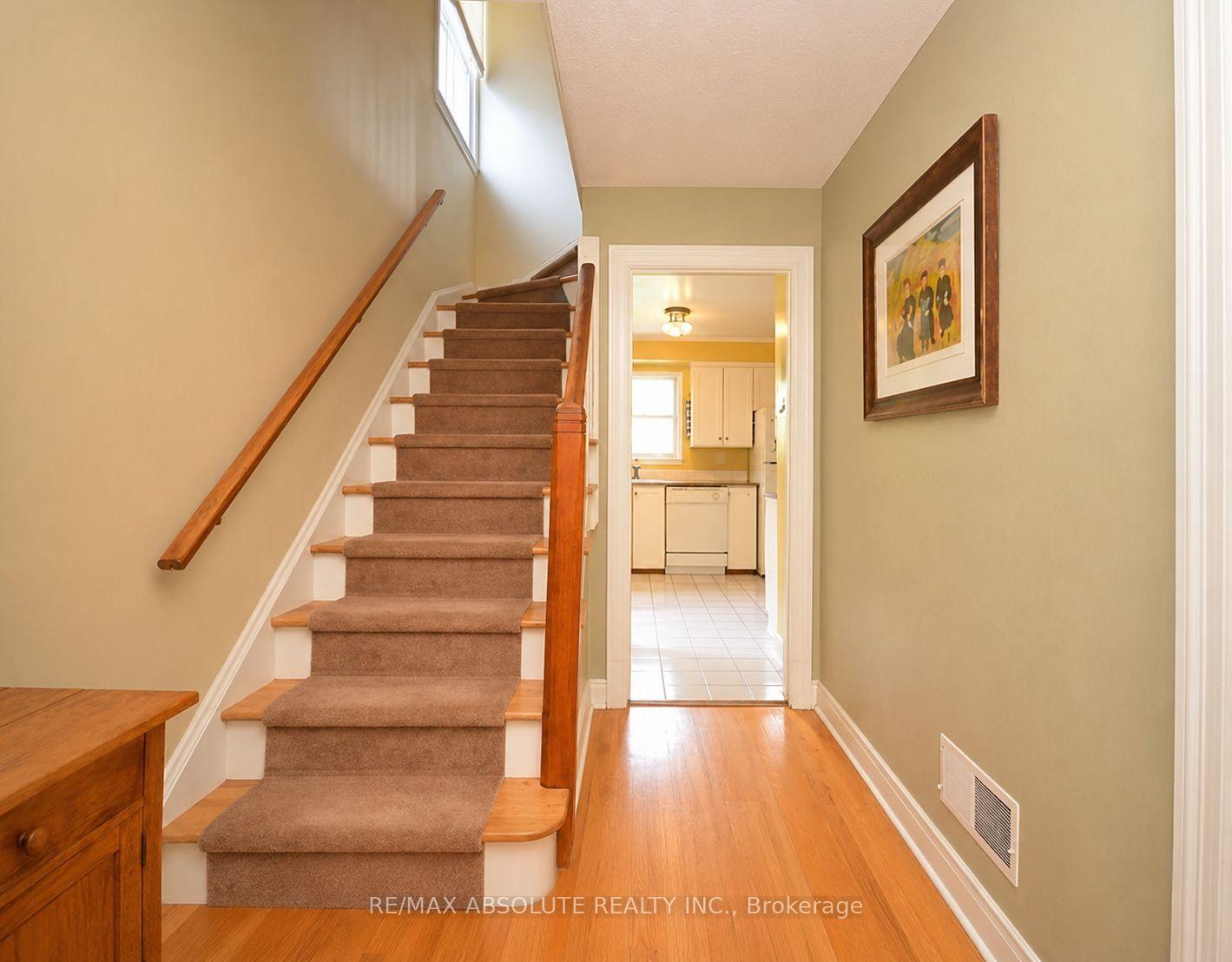 Photo 3 of 1 Arundel Avenue, Ottawa, Manor Park — HOMEH